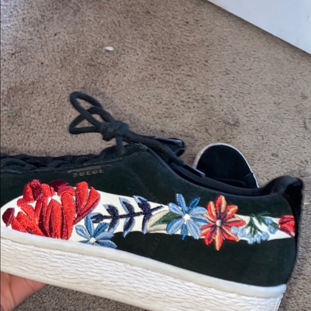 Suede Hyper Embelished pumas